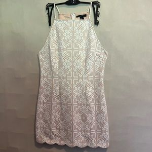 Beautiful lace dress off white fully lined. Size Large